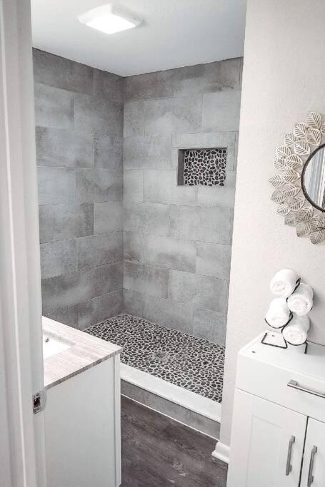 No Ho Yellow Door Bungalow Тампа Экстерьер фото