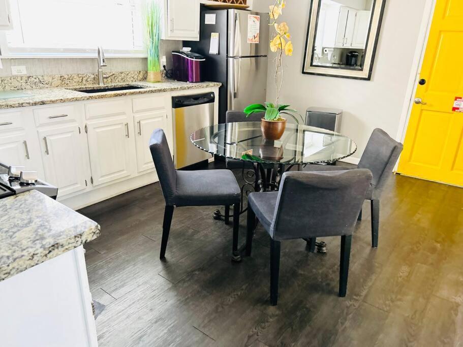 No Ho Yellow Door Bungalow Тампа Экстерьер фото