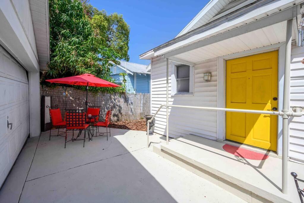 No Ho Yellow Door Bungalow Тампа Экстерьер фото